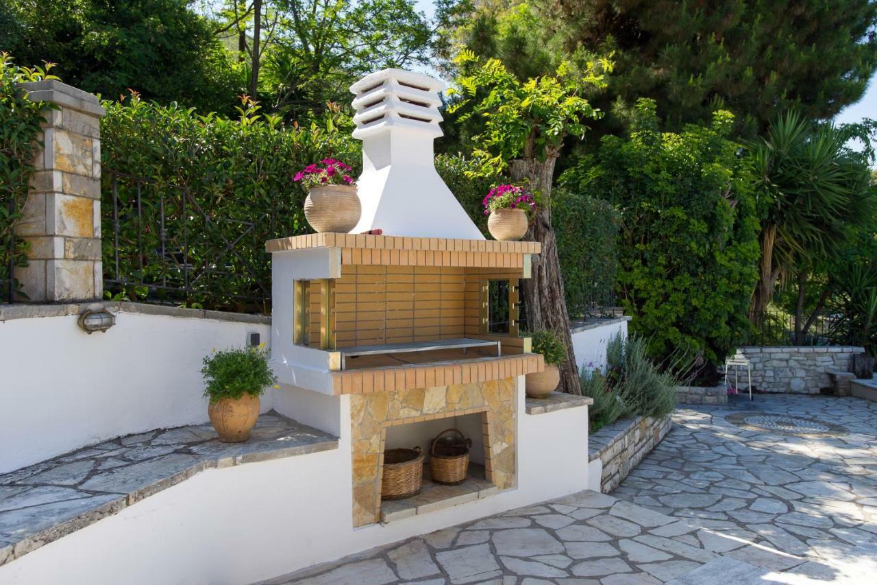 Imerolia Beach Villa Kassiopi Corfu Exterior photo
